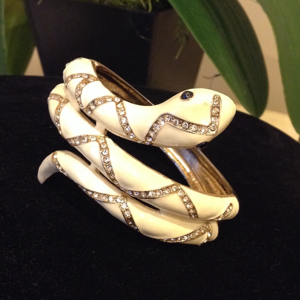 Beautiful Snake bangle - Picture 2 of 3